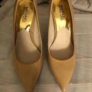 Michael Kors nude pumps